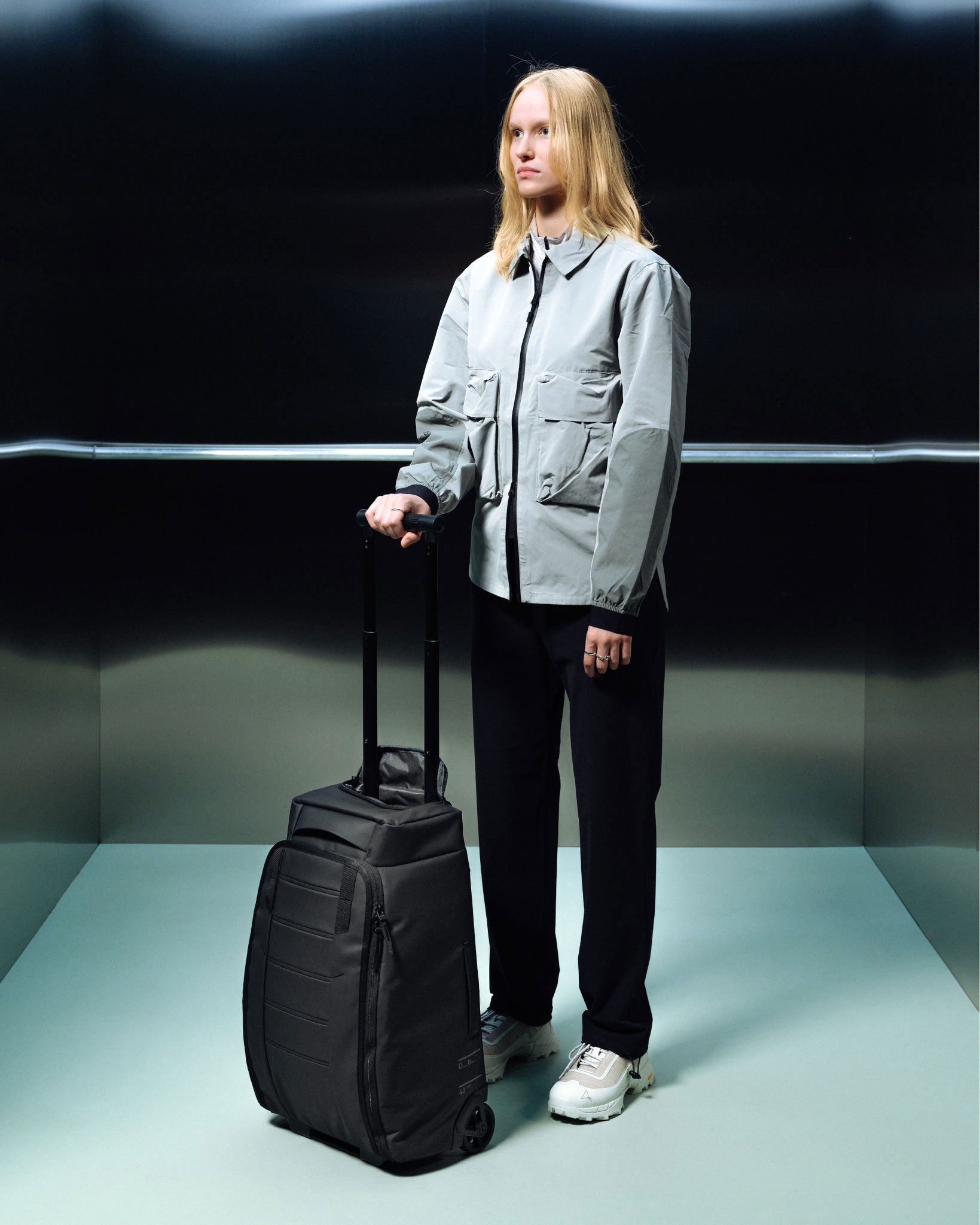 Hugger Roller Bag Carry-On 40L Black Out