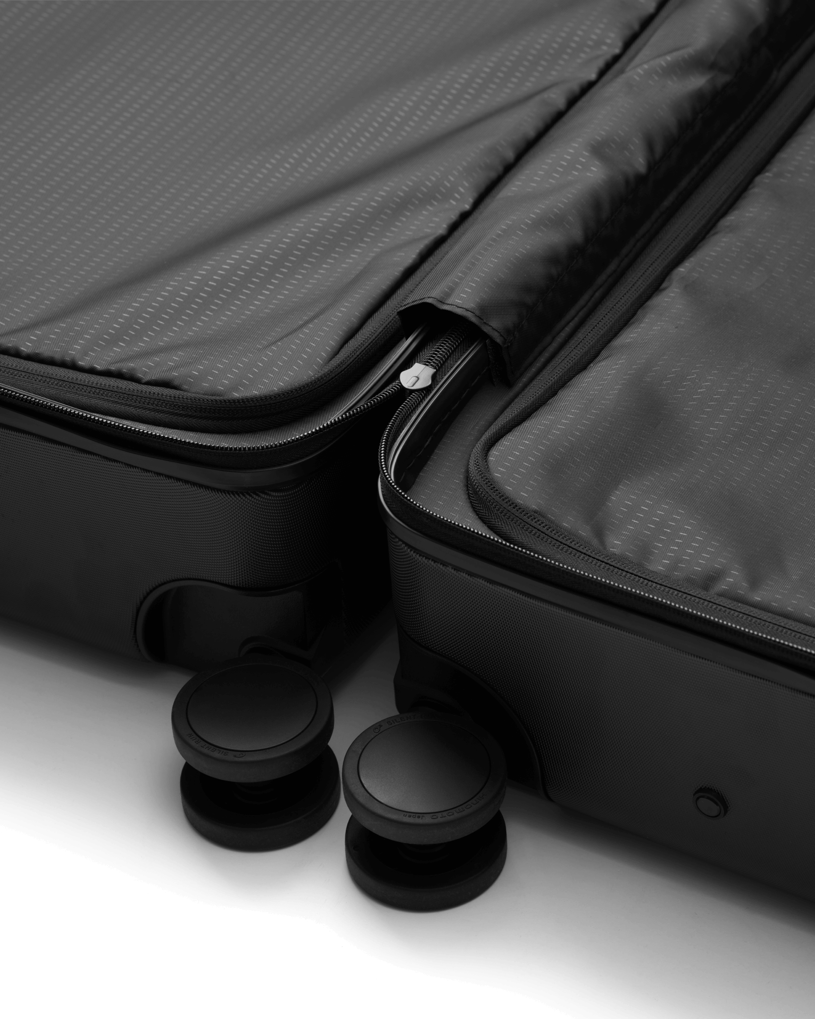 Ramverk Front-access Carry-on Black Out