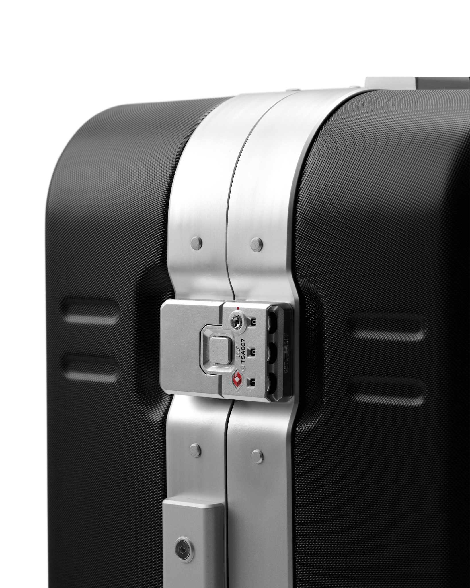 Ramverk Pro Check-in Luggage Medium Silver